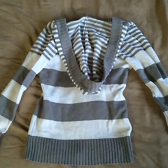 Striped hooded sweater - Picture 4 of 4